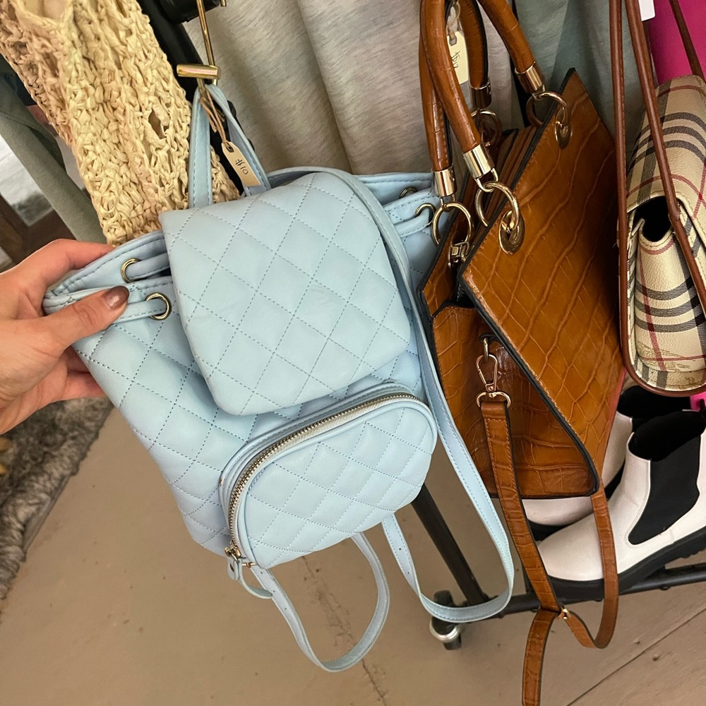 Purses - Picture 3 of 6